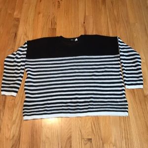 BDG 3/4 sleeve light knit sweater, large, EUC